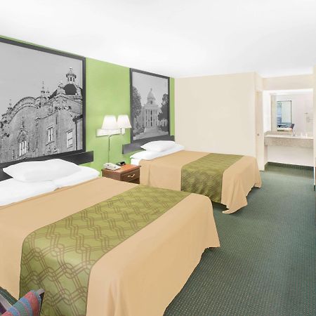 Hotel Super 8 By Wyndham Mobile Exteriér fotografie