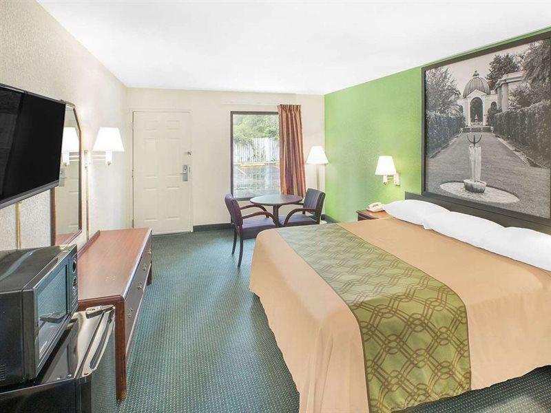 Hotel Super 8 By Wyndham Mobile Exteriér fotografie