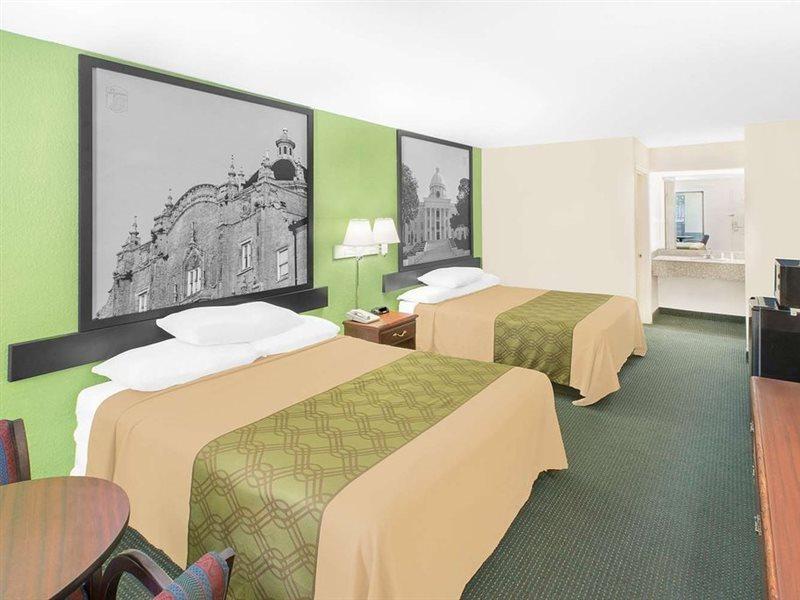 Hotel Super 8 By Wyndham Mobile Exteriér fotografie