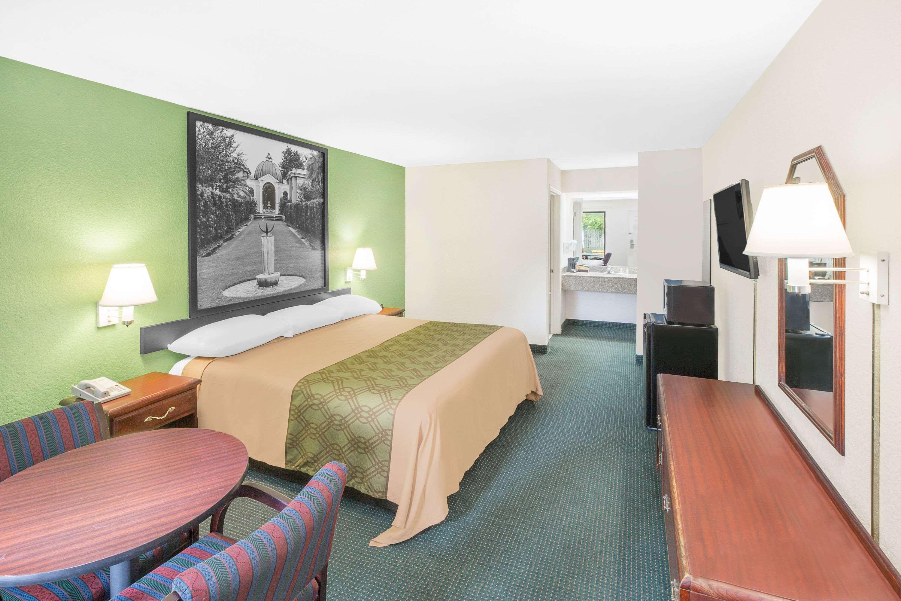 Hotel Super 8 By Wyndham Mobile Exteriér fotografie