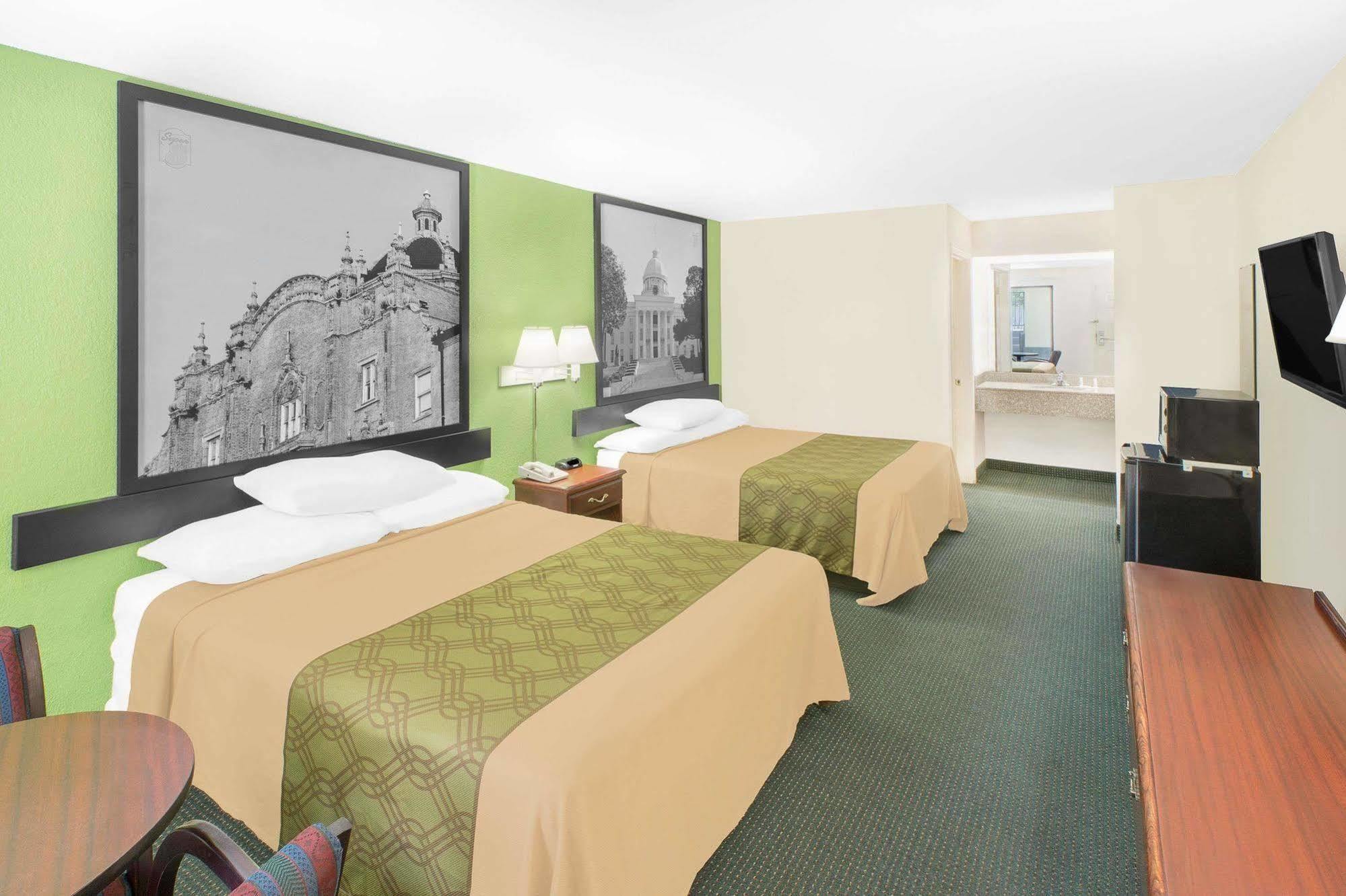 Hotel Super 8 By Wyndham Mobile Exteriér fotografie